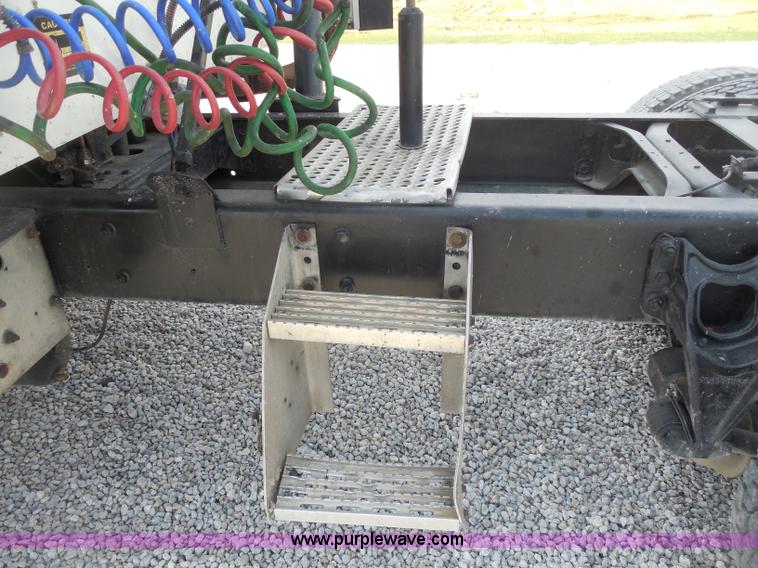 image for item D5973 1995 International 9200 semi truck