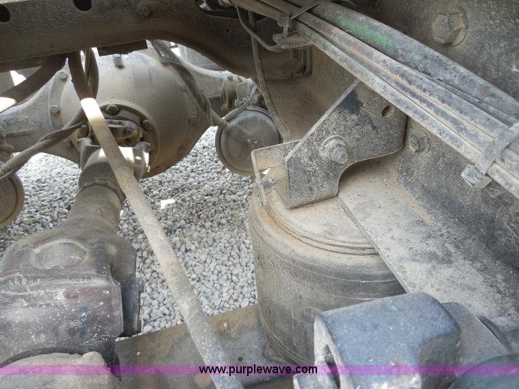 image for item D5973 1995 International 9200 semi truck