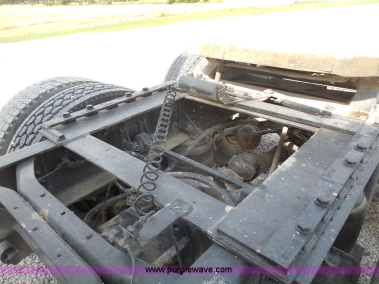 image for item D5973 1995 International 9200 semi truck