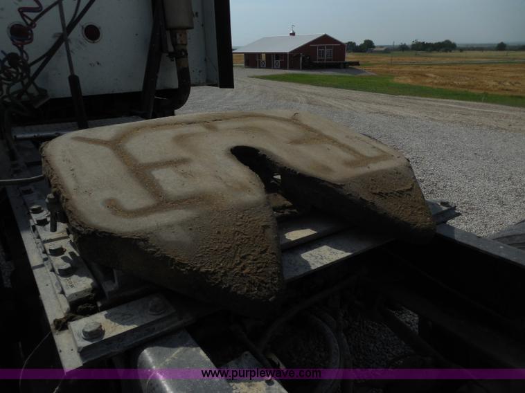 image for item D5973 1995 International 9200 semi truck