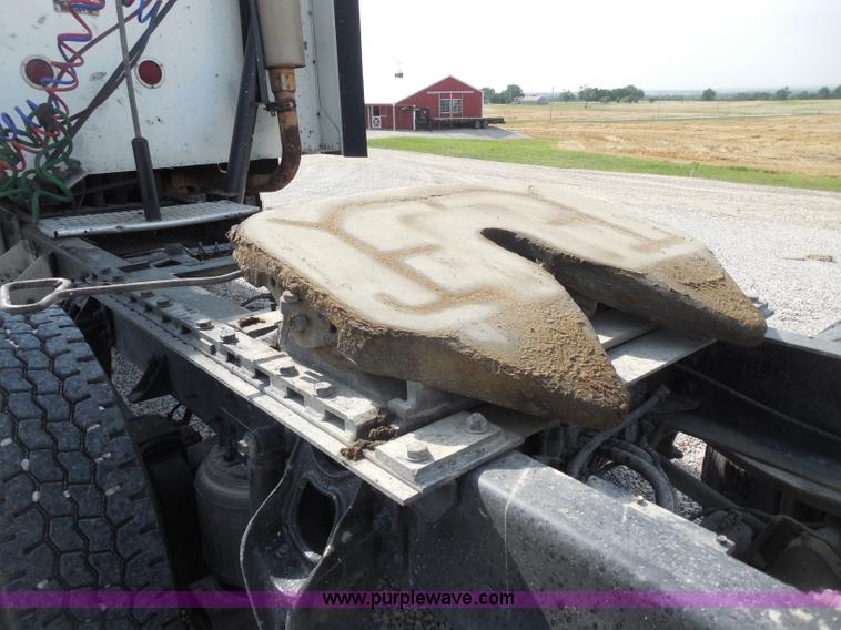 image for item D5973 1995 International 9200 semi truck