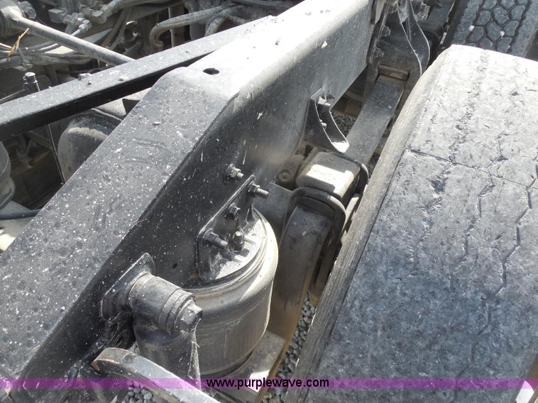 image for item D5973 1995 International 9200 semi truck