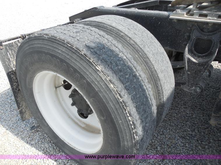 image for item D5973 1995 International 9200 semi truck