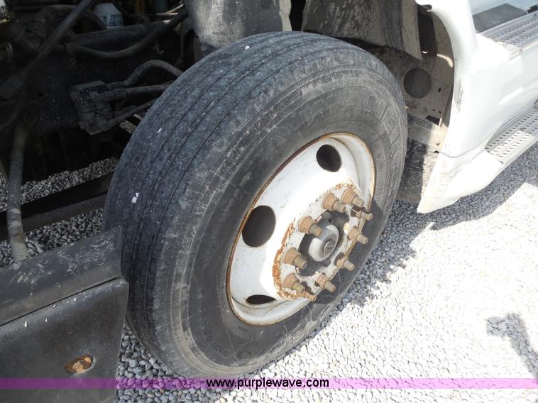 image for item D5973 1995 International 9200 semi truck