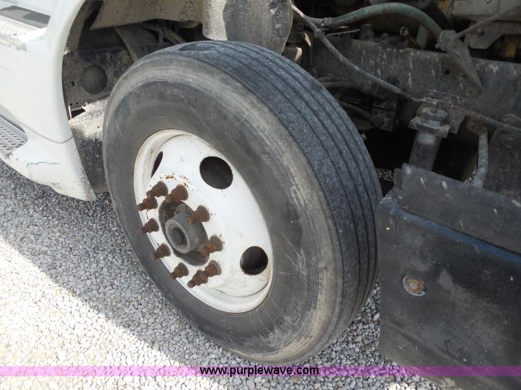 image for item D5973 1995 International 9200 semi truck