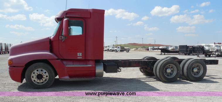 image for item E7697 2000 Freightliner Century Class semi truck