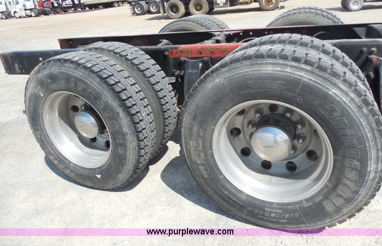 image for item E7697 2000 Freightliner Century Class semi truck