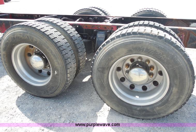 image for item E7697 2000 Freightliner Century Class semi truck