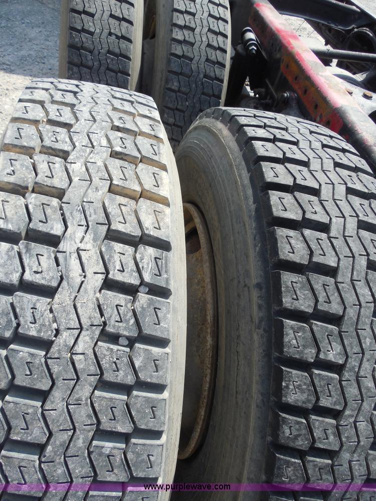 image for item E7697 2000 Freightliner Century Class semi truck