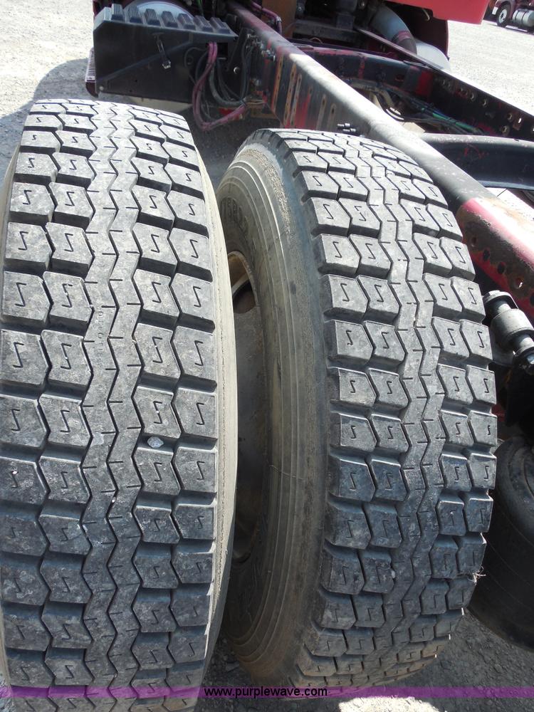 image for item E7697 2000 Freightliner Century Class semi truck