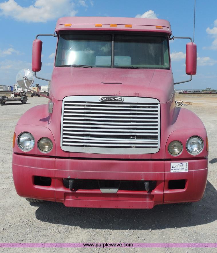 image for item E7697 2000 Freightliner Century Class semi truck