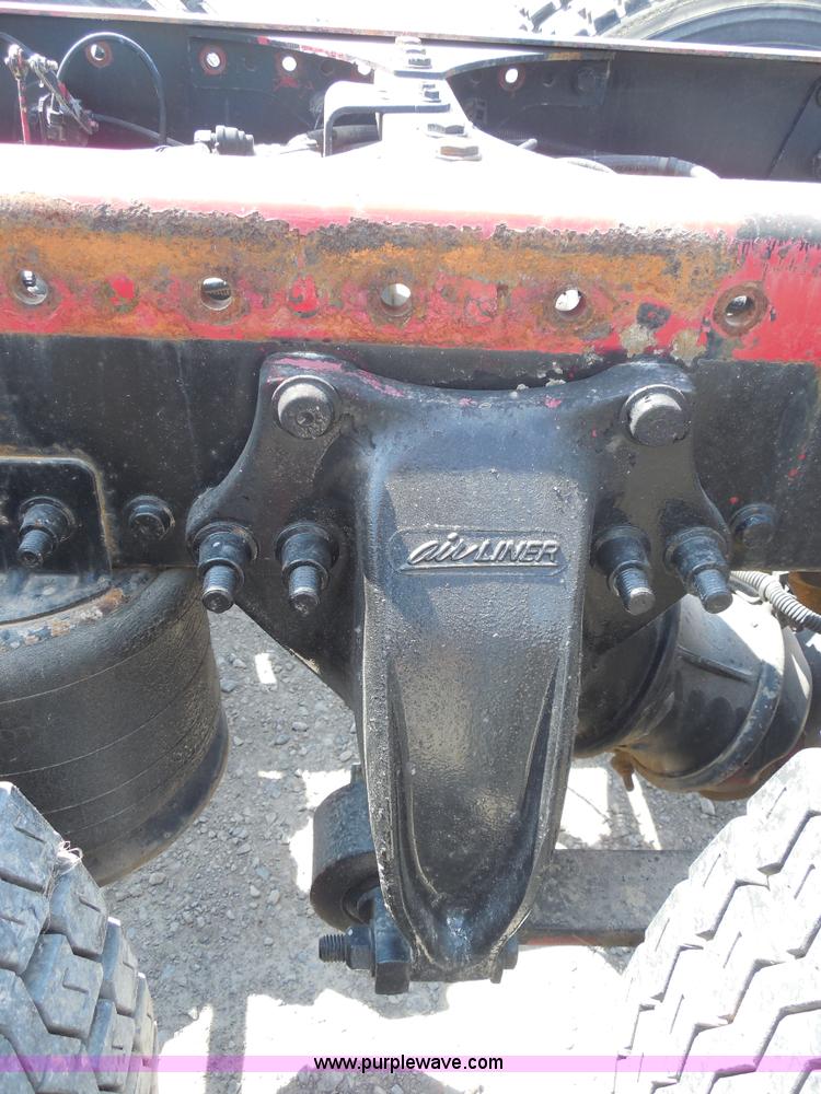 image for item E7697 2000 Freightliner Century Class semi truck