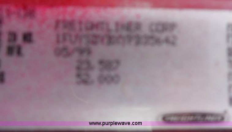 image for item E7697 2000 Freightliner Century Class semi truck