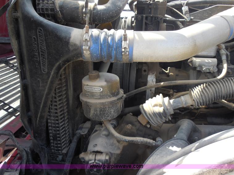 image for item E7697 2000 Freightliner Century Class semi truck