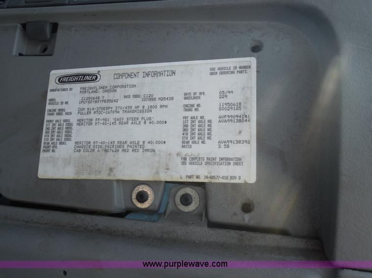 image for item E7697 2000 Freightliner Century Class semi truck