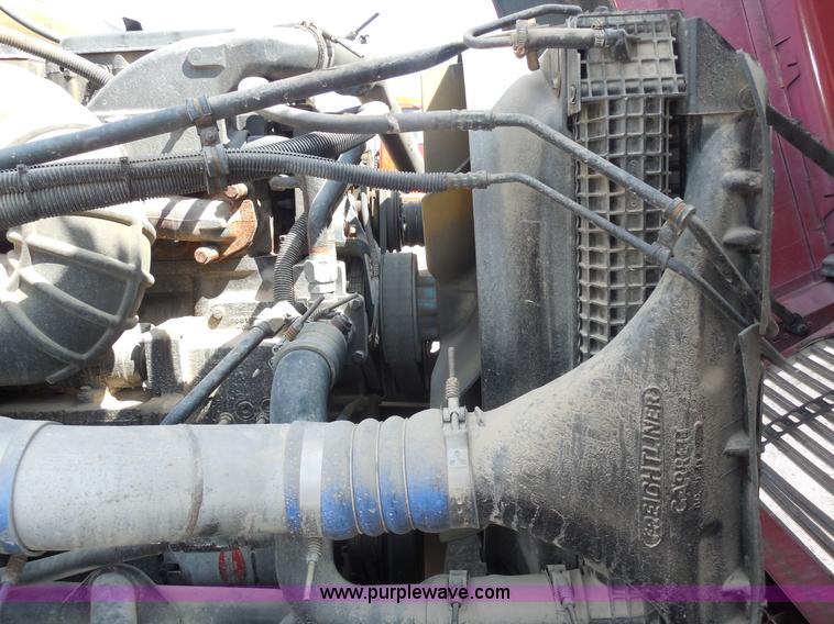 image for item E7697 2000 Freightliner Century Class semi truck