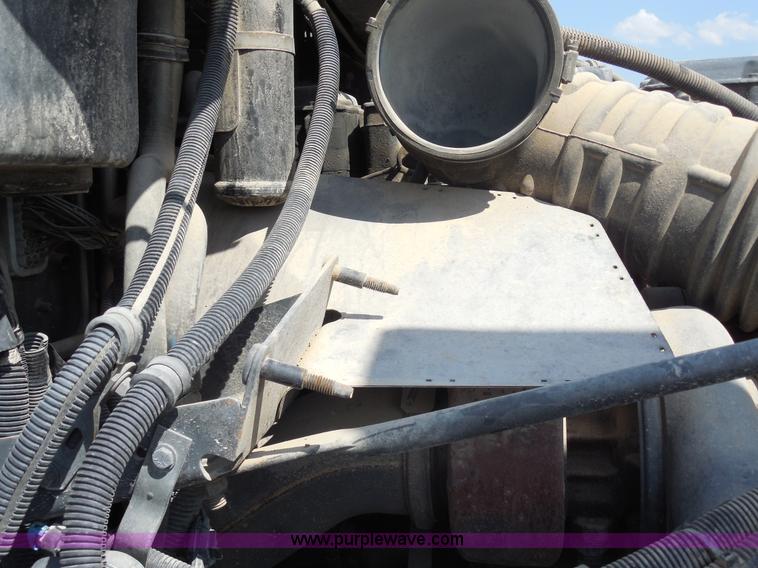 image for item E7697 2000 Freightliner Century Class semi truck