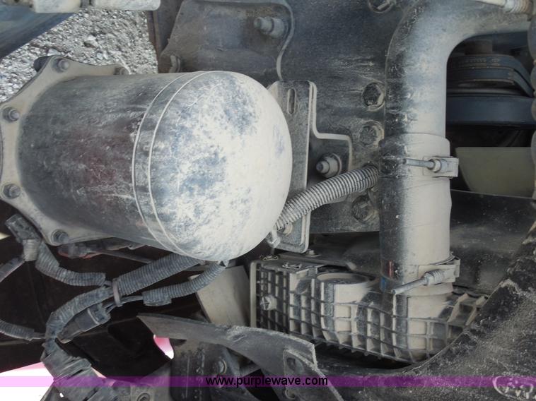 image for item E7697 2000 Freightliner Century Class semi truck