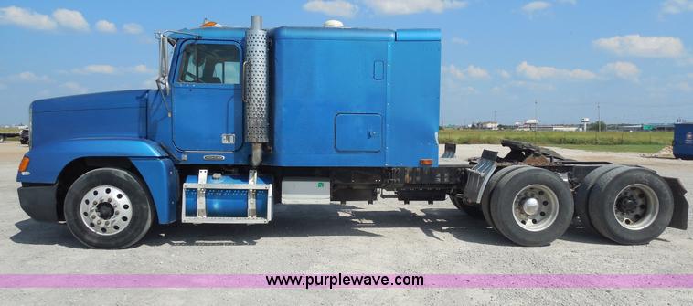 image for item E7698 1997 Freightliner FLD120 semi truck