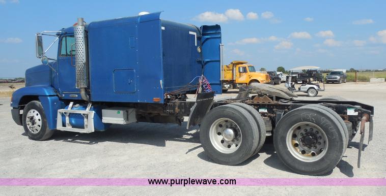 image for item E7698 1997 Freightliner FLD120 semi truck