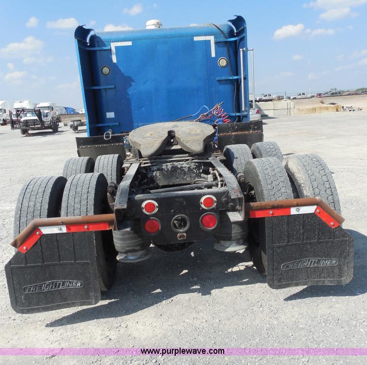 image for item E7698 1997 Freightliner FLD120 semi truck