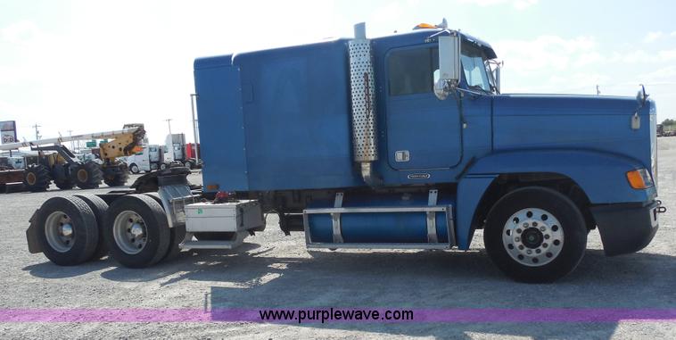 image for item E7698 1997 Freightliner FLD120 semi truck