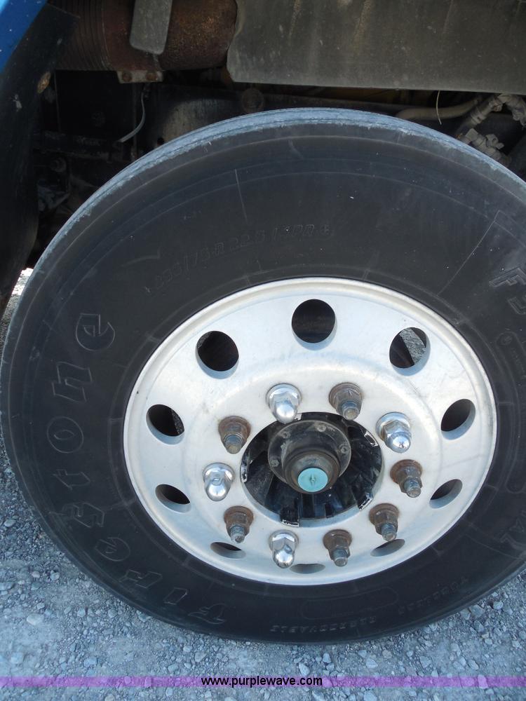 image for item E7698 1997 Freightliner FLD120 semi truck