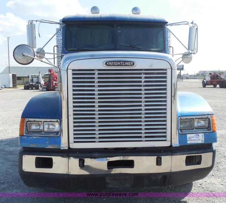 image for item E7698 1997 Freightliner FLD120 semi truck