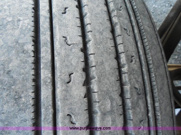 image for item E7698 1997 Freightliner FLD120 semi truck