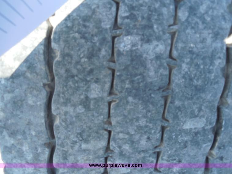 image for item E7698 1997 Freightliner FLD120 semi truck