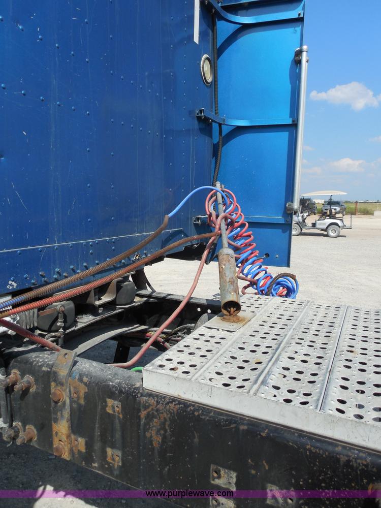 image for item E7698 1997 Freightliner FLD120 semi truck