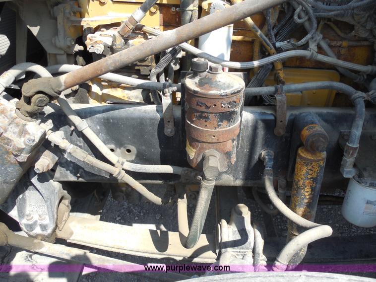 image for item E7698 1997 Freightliner FLD120 semi truck