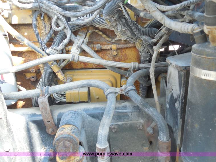 image for item E7698 1997 Freightliner FLD120 semi truck