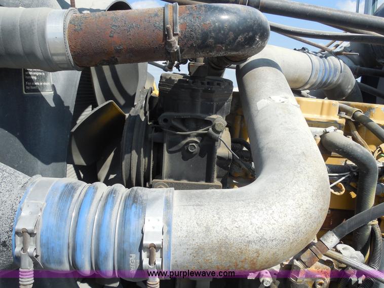 image for item E7698 1997 Freightliner FLD120 semi truck