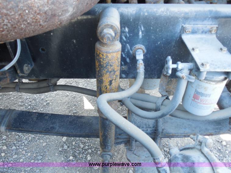 image for item E7698 1997 Freightliner FLD120 semi truck