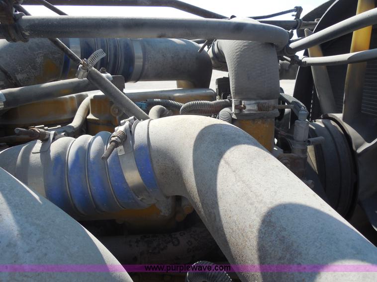 image for item E7698 1997 Freightliner FLD120 semi truck