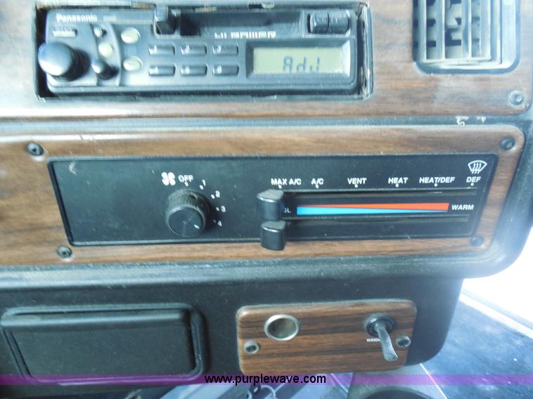 image for item E7698 1997 Freightliner FLD120 semi truck