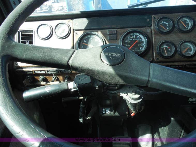 image for item E7698 1997 Freightliner FLD120 semi truck