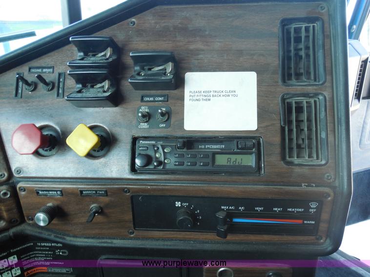 image for item E7698 1997 Freightliner FLD120 semi truck