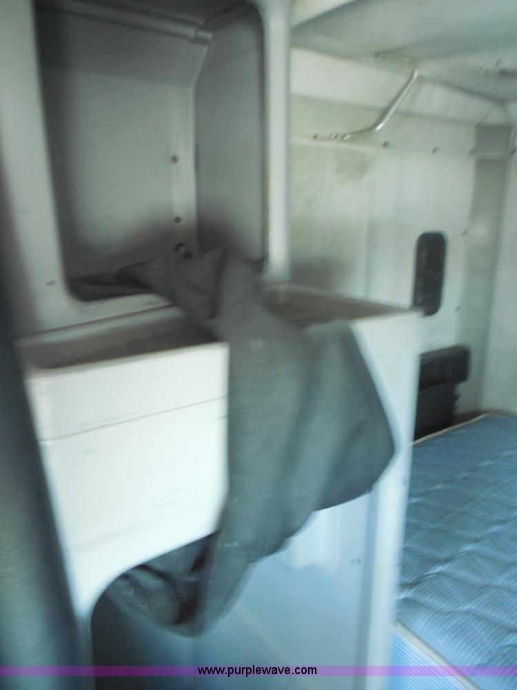 image for item E7698 1997 Freightliner FLD120 semi truck