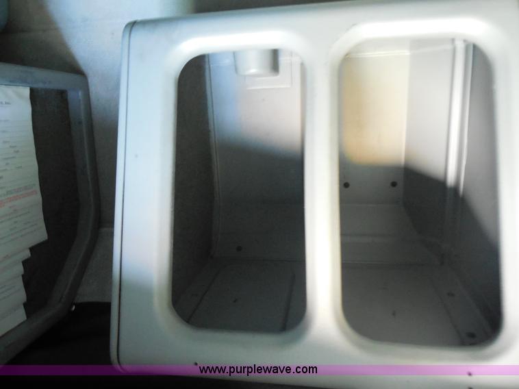 image for item E7698 1997 Freightliner FLD120 semi truck