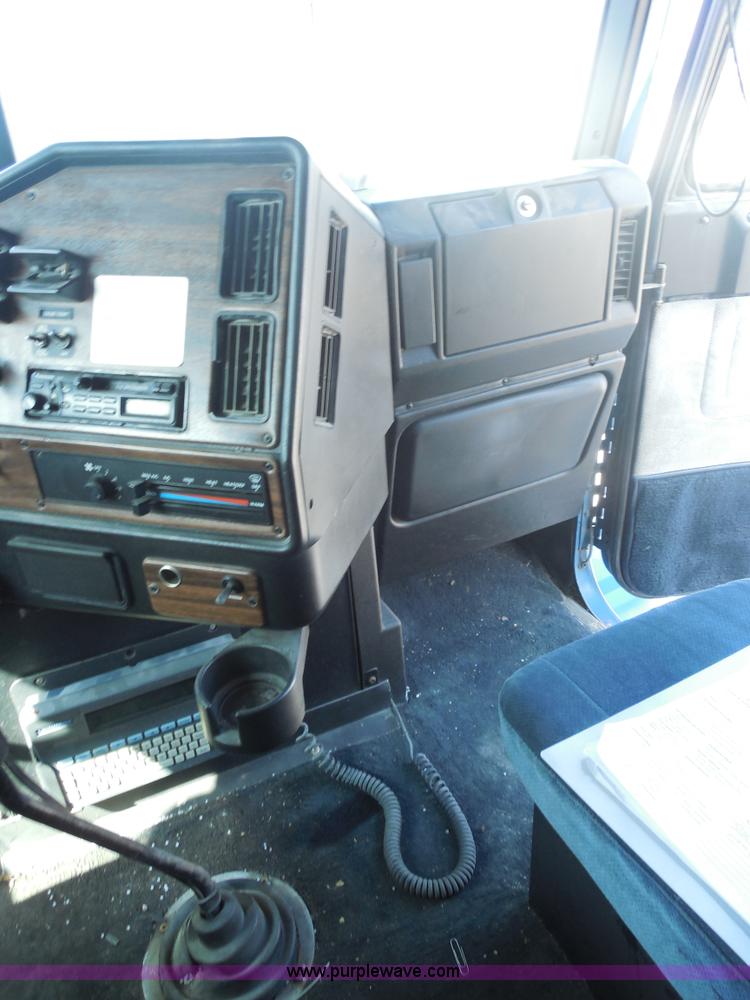 image for item E7698 1997 Freightliner FLD120 semi truck