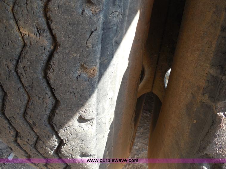 image for item E7699 1993 International 4900 dump truck