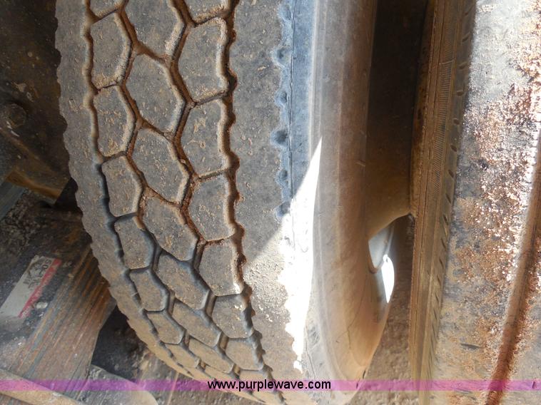 image for item E7699 1993 International 4900 dump truck