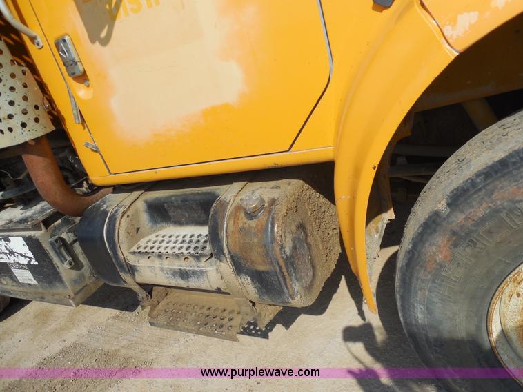 image for item E7699 1993 International 4900 dump truck