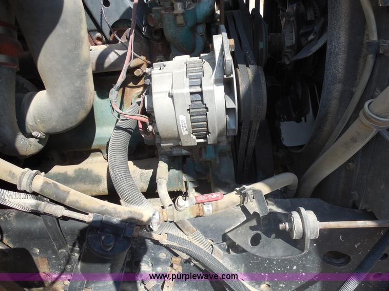 image for item E7699 1993 International 4900 dump truck