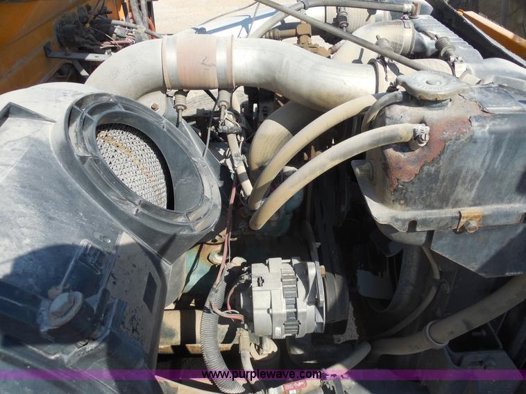 image for item E7699 1993 International 4900 dump truck