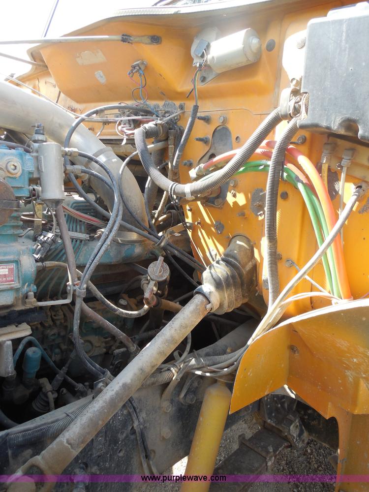 image for item E7699 1993 International 4900 dump truck