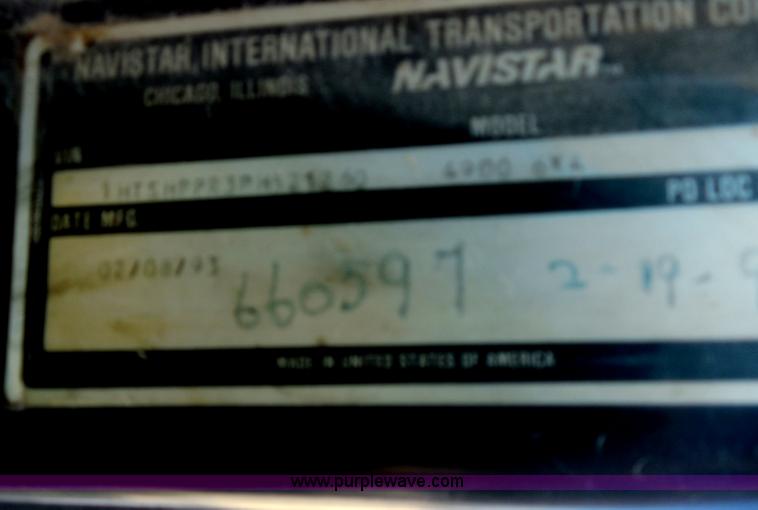 image for item E7699 1993 International 4900 dump truck