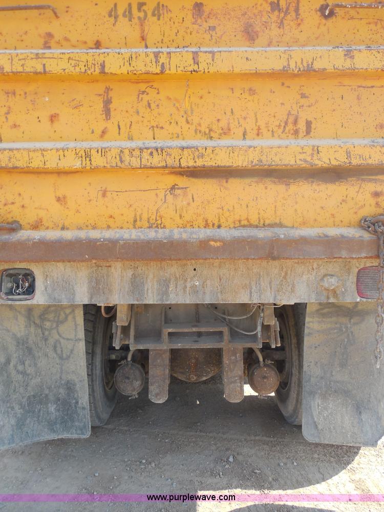 image for item E7699 1993 International 4900 dump truck